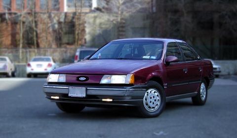 1989 Ford Taurus photo