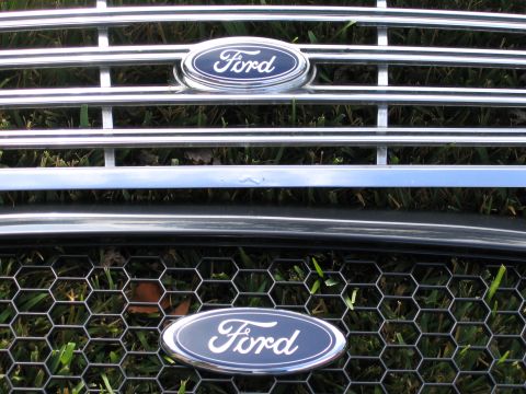 2000 Ford Crown Victoria - The honeycomb grille emblem is larger than the chrome one.