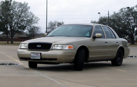 2000 Ford Crown Victoria - The new grille installed