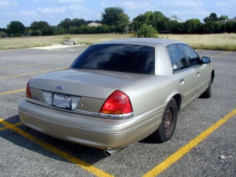 2000 Ford Crown Victoria - Ahhh..... tint's finally on.