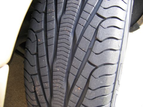 2000 Ford Crown Victoria - Goodyear Assurance Triple Tread