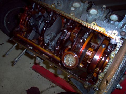 1994 Ford Crown Victoria - The front several crankshaft & block journals look particularly BLACK because they all go so hot that the oil on them burned.