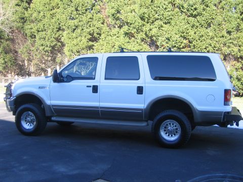 2003 Ford Excursion photo