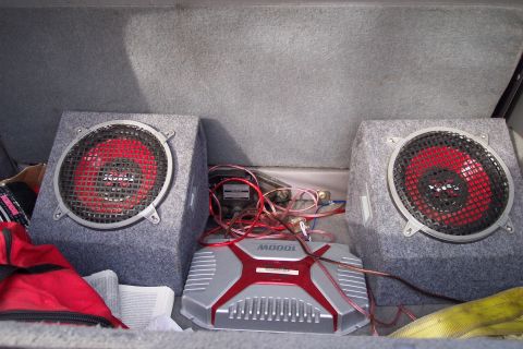 1995 Ford Bronco - 1000W Sony explode amp and 2-10inch explode subs