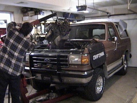 1990 Ford Bronco - engine coming out
