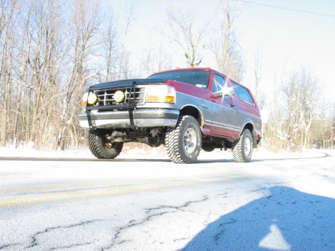 1995 Ford Bronco - This 1995 Ford Bronco is equipped with a bull bar and fog lights, seen here on a snowy day.