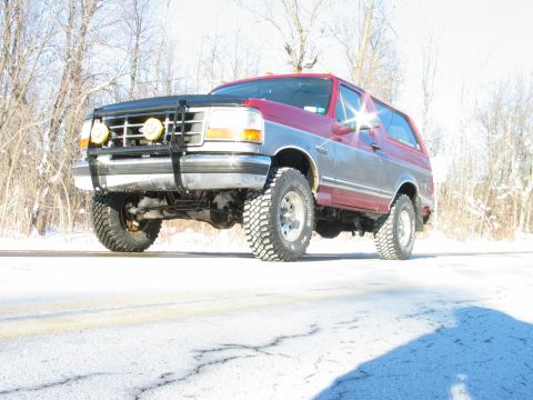 1995 Ford Bronco - This two-tone Ford Bronco is equipped with off-road tires and a brush guard, ready for winter conditions.