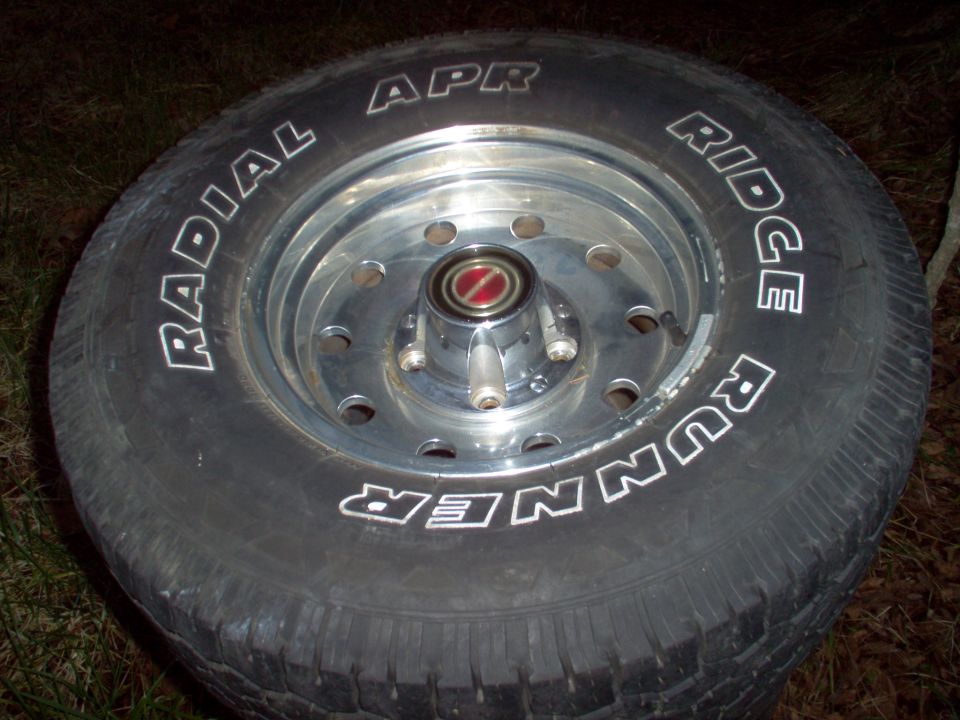 SOLD Set of 4 factory alloy rims from 1995 EB Bronco.  Will fit all 80-96 Broncos & F-150s, and any other with 5-on-5.5" lug spacing.  Includes 4 good 31x10.50R15 tires mounted with good tread life.  Approx. 70lbs each.

SEE THIS PIC: http://www.supermotors.net/vehicles/registry/media/556250