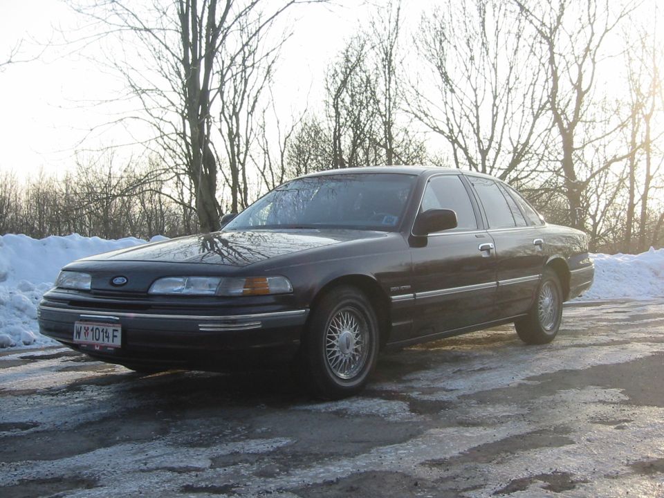 1992 Ford Crown Victoria