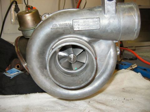 1985 Ford LTD Crown Victoria - Close-up of a turbocharger, showing "BORG WARNER" and "SPEC 071-6" labels.
