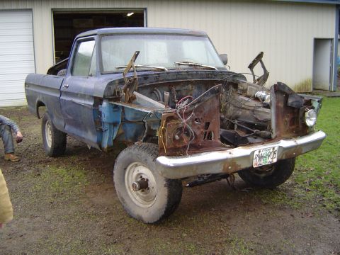 1979 Ford Bronco - This 1979 Ford F-150 pickup truck is heavily rusted and missing its front end.