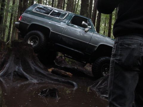 1987 Ford Bronco - boy does he drive that thing well