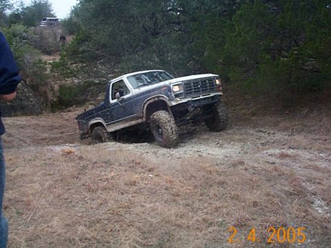 1986 Ford Bronco - This Ford Bronco appears to be from the early 1980s, not 1986, as it navigates muddy terrain.