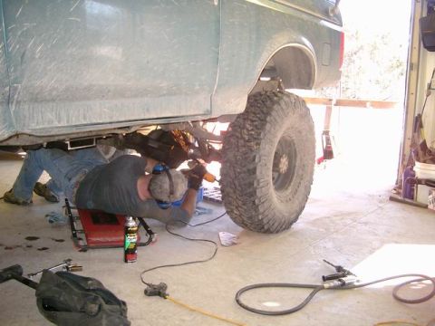 1996 Ford Bronco - Too bad there were no pictures taken when I set my sock and foot on fire while welding the bracket onto the axle. I still have a small scar…