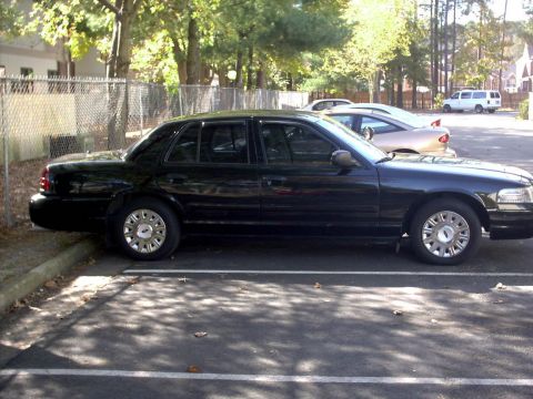 2001 Ford Crown Victoria photo