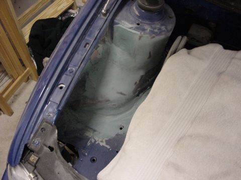 1998 Volkswagen Jetta - The engine bay strut tower of a blue 1998 Volkswagen Jetta shows signs of body filler work.