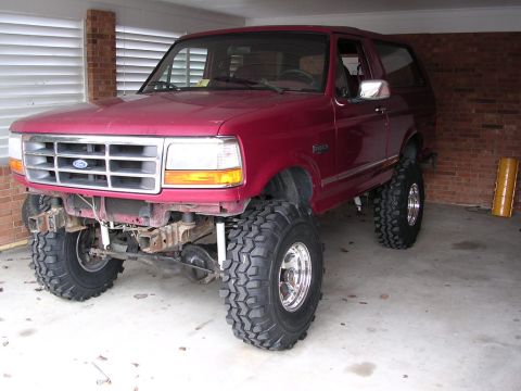 1995 Ford Bronco - This 1995 Ford Bronco features a lifted suspension and oversized tires for off-road use.
