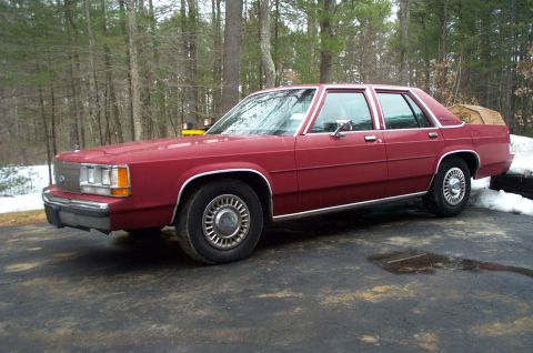 1991 Ford LTD Crown Victoria - Maroon 1991 Ford Crown Victoria LTD sedan parked on a driveway in winter.