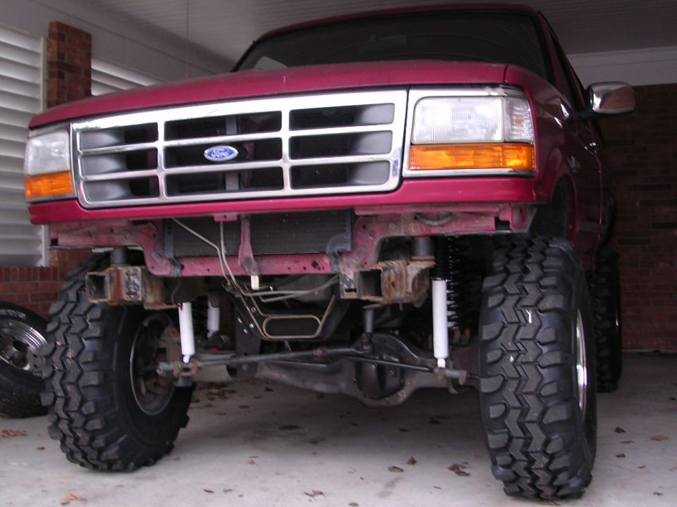 1995 Ford Bronco front end, lifted with large tires, showing suspension components