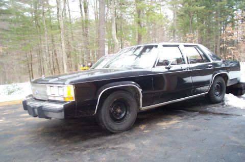 1991 Ford LTD Crown Victoria - This black sedan's body style indicates it is from the 1980s, not the 1990s as suggested by the registry.