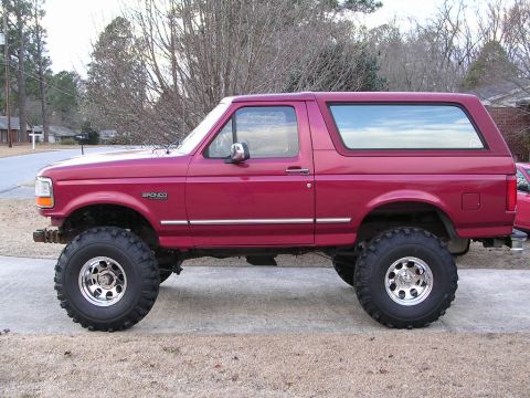 1995 Ford Bronco - Profile shot (its her good side)