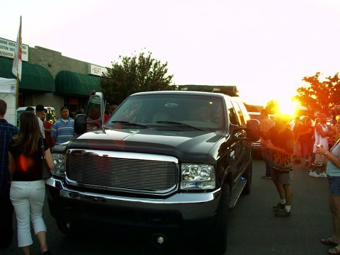 2000 Ford Excursion - As the sun goes down the volume goes up