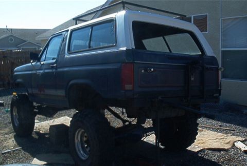 1986 Ford Bronco - High lift is maxed out and tire is barely off the ground