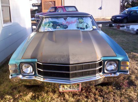 1971 Chevrolet Chevelle - Front view of a 1971 Chevrolet Chevelle, a sunshade with Dale Earnhardt imagery and a license plate reading 'A 432P'.