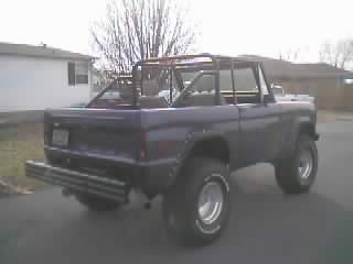 1989 Ford Bronco - This 1978 Ford Bronco has a custom roll cage and rear bumper.