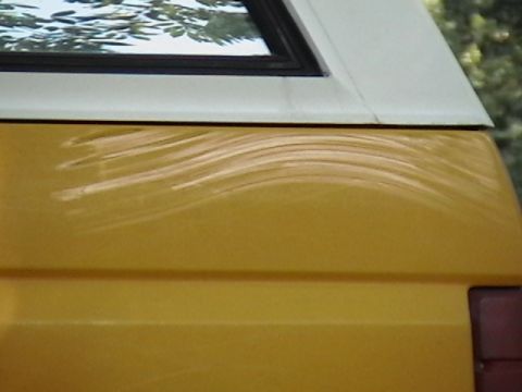 1986 Ford Bronco - Scratches on the rear quarter panel of a 1986 Ford Bronco, with a Supermotors.net watermark visible.