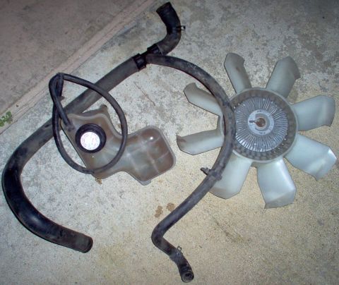 1994 Ford Crown Victoria - Fan, overflow tank, & lower hose all with ~190Kmi working fine.