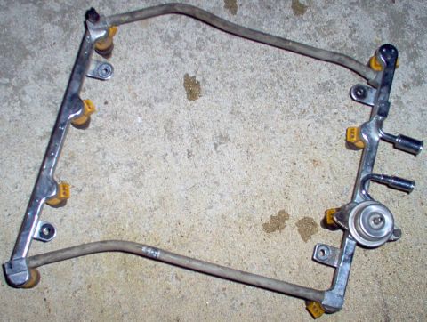 1994 Ford Crown Victoria - Fuel rail & injectors