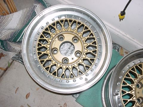 1998 Volkswagen Jetta - A close-up of a gold mesh car wheel with a silver lip and visible bolts.