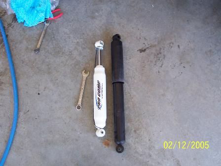 2000 Ford Excursion - Comparing front shocks