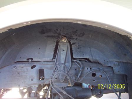 2000 Ford Excursion - Upper mount for the front.
