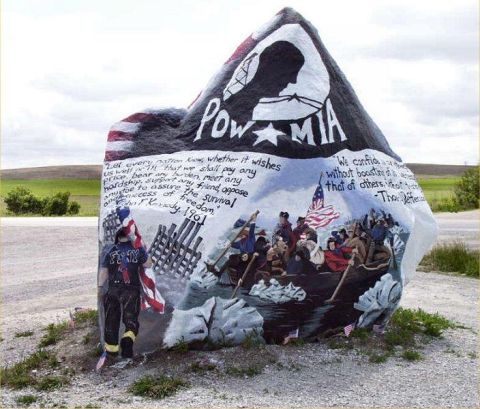 1991 Ford Bronco - A large rock painted with patriotic and historical themes, including a POW-MIA symbol and a depiction of Washington crossing the Delaware.