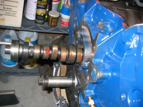 1992 Ford Bronco - Lubed the cam thoroughly and installed it into the block rotating it as I pushed it in.