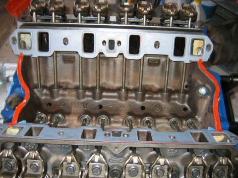 1992 Ford Bronco - Laid a thick bead of RTV to seat the lower intake.