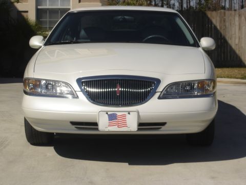 1997 Lincoln Mark VIII - Front view of a white 1997 Lincoln Mark VIII, its distinctive grille and headlights.