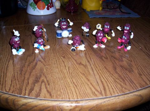 1971 Ford Mustang - Collection of California Raisins figurines displayed on a wooden surface.