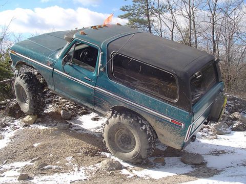1995 Ford Bronco - This modified Ford Bronco navigates a challenging, rocky, and snowy off-road course.