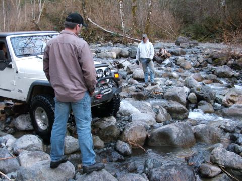 1980 Ford Bronco - Greg checking on the situation