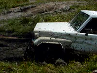 1989 Nissan Patrol - Snapping a Snatch Strap