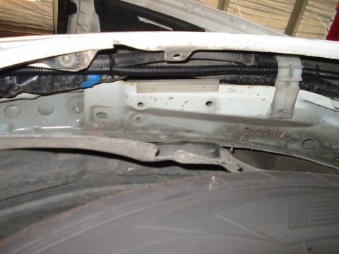 1994 Ford Probe - Detail of the wheel well area, showing the fender liner and wiring harness, with a Supermotors.net watermark.