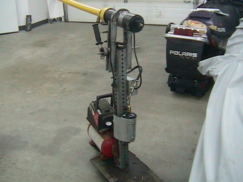 Custom apparatus with yellow arm and air compressor