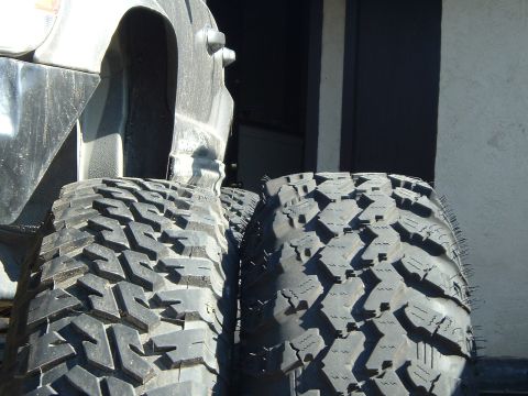 1989 Ford Bronco - next to a 37" MTR mounted on a grand cherokee