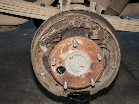 1980 Ford Bronco - Leaky axel seal. and some rust.