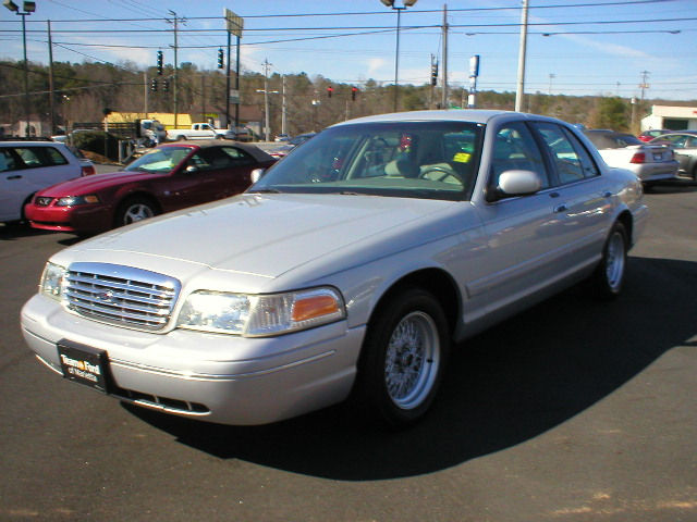 2001 Ford Crown Victoria
