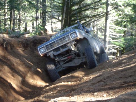 1989 Ford Bronco - A Bronco II breaking his driveline on Canopener