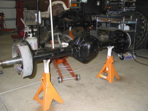 1981 Ford Bronco - It uses the same cover as a D60, but the rear flange is about a 1/4" bigger all the way around.